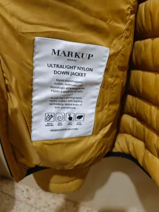 Chaqueta de plumas amarilla nueva