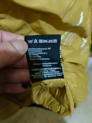 Chaqueta de plumas amarilla nueva