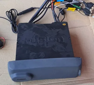 Equipo Sonido Náutico  Fusion MS-AV700i .