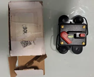 Equipo Sonido Náutico  Fusion MS-AV700i .