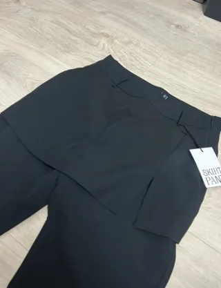 Pantalón campana con falda Stradivarius T.XS