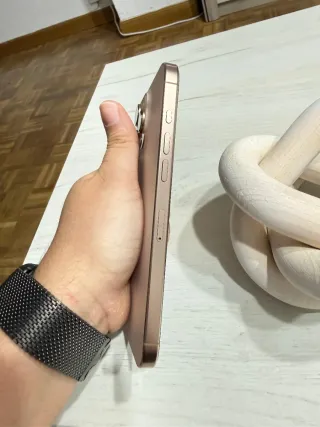 iPhone 16 Pro Max Dorado