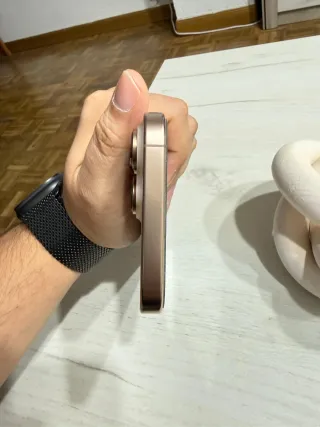 iPhone 16 Pro Max Dorado