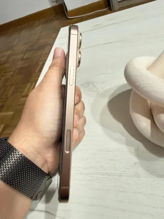 iPhone 16 Pro Max Dorado