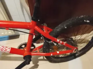 Bicicleta BMX roja
