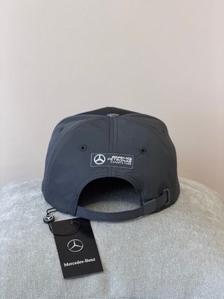 Gorra Mercedes-Benz Negra y Rosa