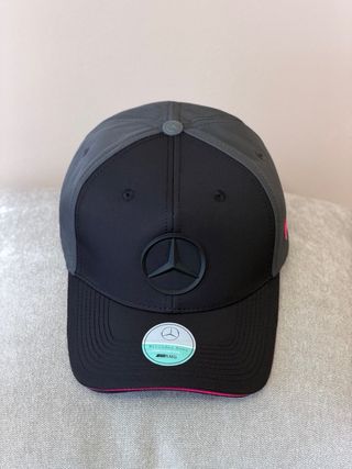 Gorra Mercedes-Benz Negra y Rosa