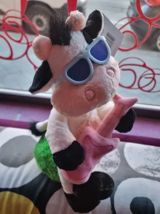 Peluche Vaca Musical con Gafas y Guitarra