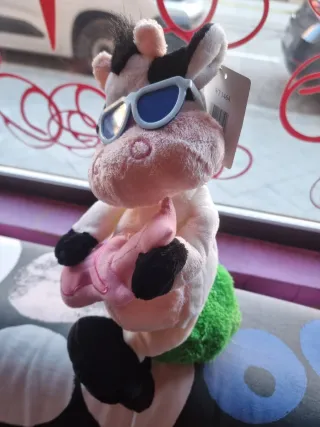 Peluche Vaca Musical con Gafas y Guitarra