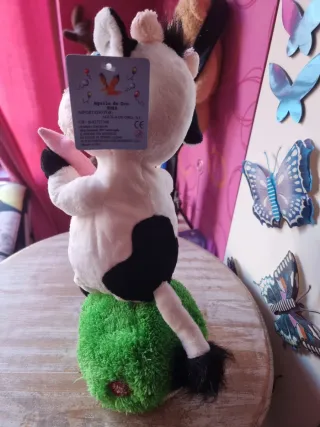 Peluche Vaca Musical con Gafas y Guitarra