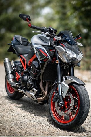 Kawasaki Z900 A2 Plata y Rojo
