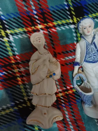 Statuette in ceramica dorata