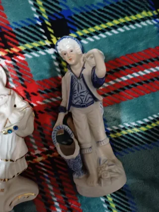 Statuette in ceramica dorata