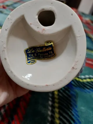 Statuette in ceramica dorata