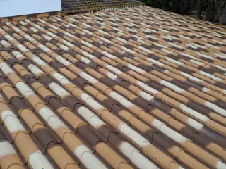 Cerramiento de aluminio con panel sándwich