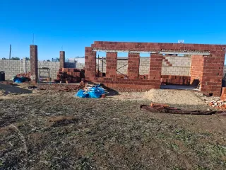 Cerramiento de aluminio con panel sándwich