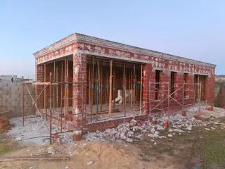 Cerramiento de aluminio con panel sándwich