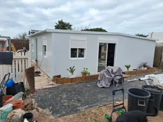 Cerramiento de aluminio con panel sándwich