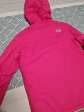 Abrigo The North Face rosa muy poco usado