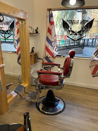Se alquila barberia, lista para prestar sevicio.
