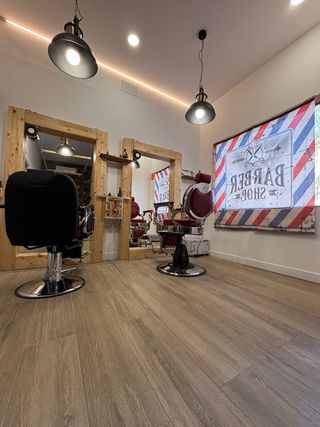 Se alquila barberia, lista para prestar sevicio.