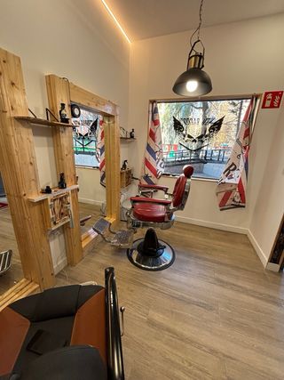 Se alquila barberia, lista para prestar sevicio.