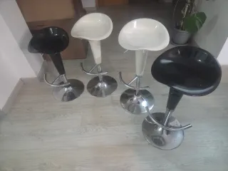 Bancos de pé alto ajustáveis