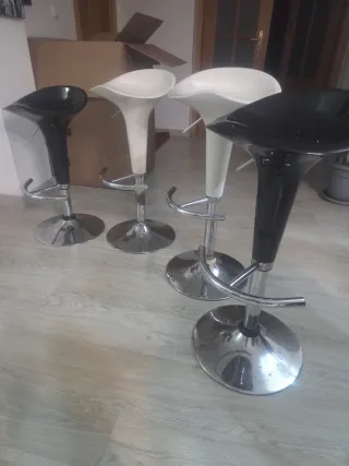 Bancos de pé alto ajustáveis