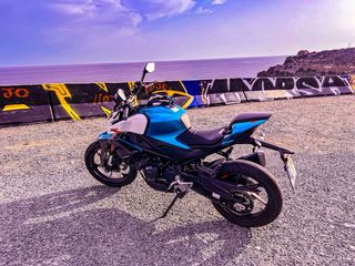 CFMOTO 450NK Azul/Blanco