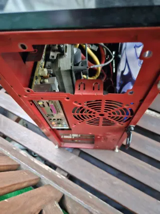 Caja de PC Viper Roja y Negra