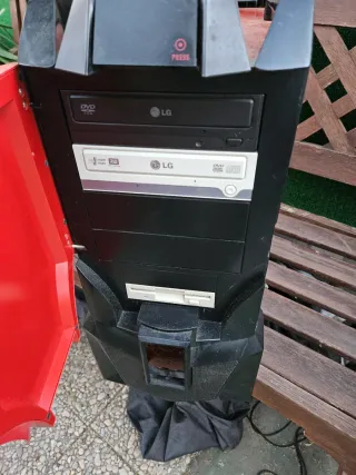 Caja de PC Viper Roja y Negra