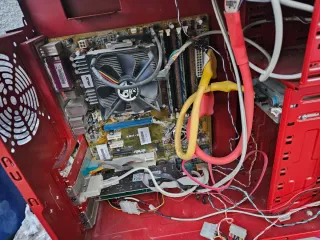 Caja de PC Viper Roja y Negra