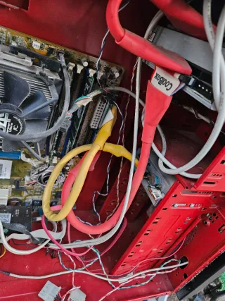 Caja de PC Viper Roja y Negra