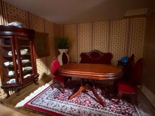 Mobili in miniatura per soggiorno di casa delle bambole