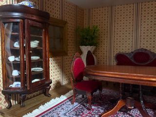 Mobili in miniatura per soggiorno di casa delle bambole