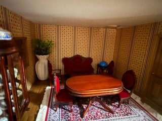 Mobili in miniatura per soggiorno di casa delle bambole