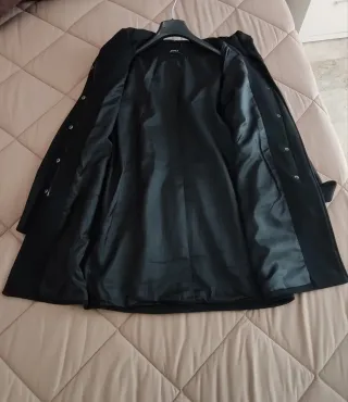 Cappotto con cappuccio nero