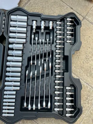 Maletín de Herramientas 215 piezas NUEVO