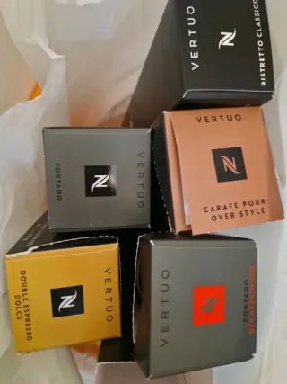 Cafetera Nespresso + Cápsulas