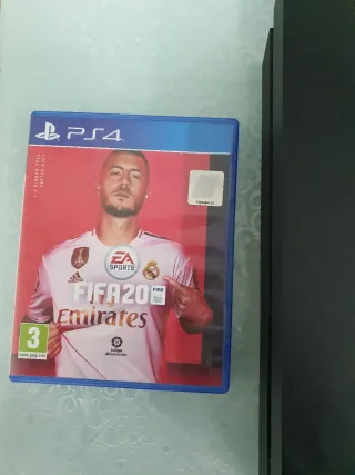 Ps4 con mando y Juegos