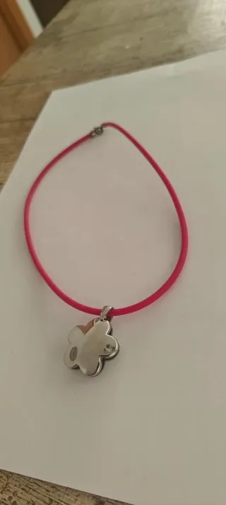 Collar con colgante flor plata