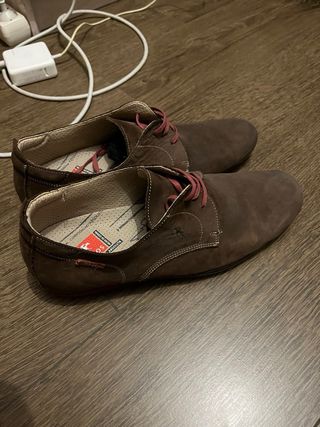 Zapatos Fluchos Marrones y Rojos