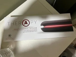 Plancha de pelo Therapy negra y roja
