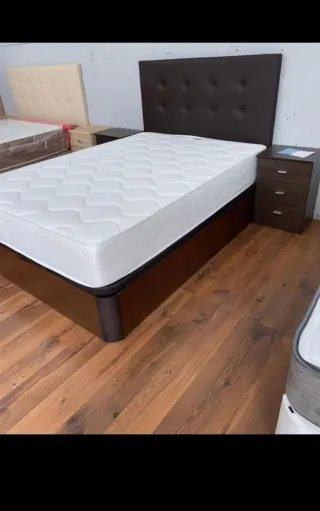 Letto a baldacchino in legno in offerta