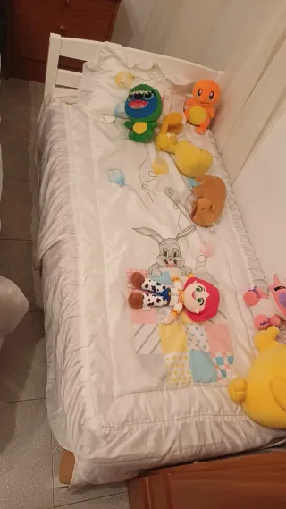 Cama infantil blanca con colchon
