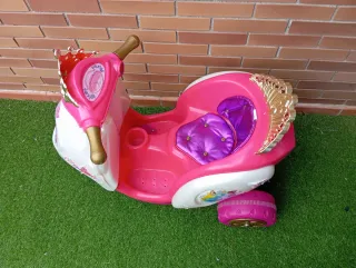 Moto eléctrica Princesas Disney Feber Scooty 6v