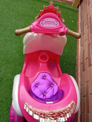 Moto eléctrica Princesas Disney Feber Scooty 6v