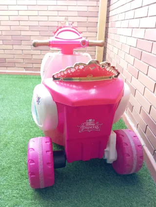 Moto eléctrica Princesas Disney Feber Scooty 6v
