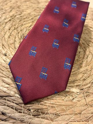 Corbata con estampado de sillas