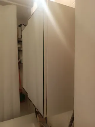 Armadio da bagno con specchio